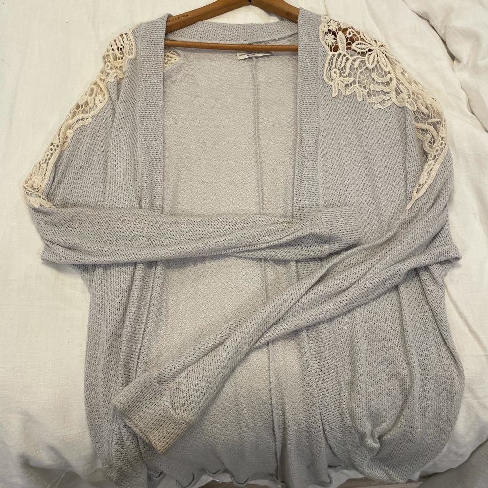 Cardigan with lace shoulder
